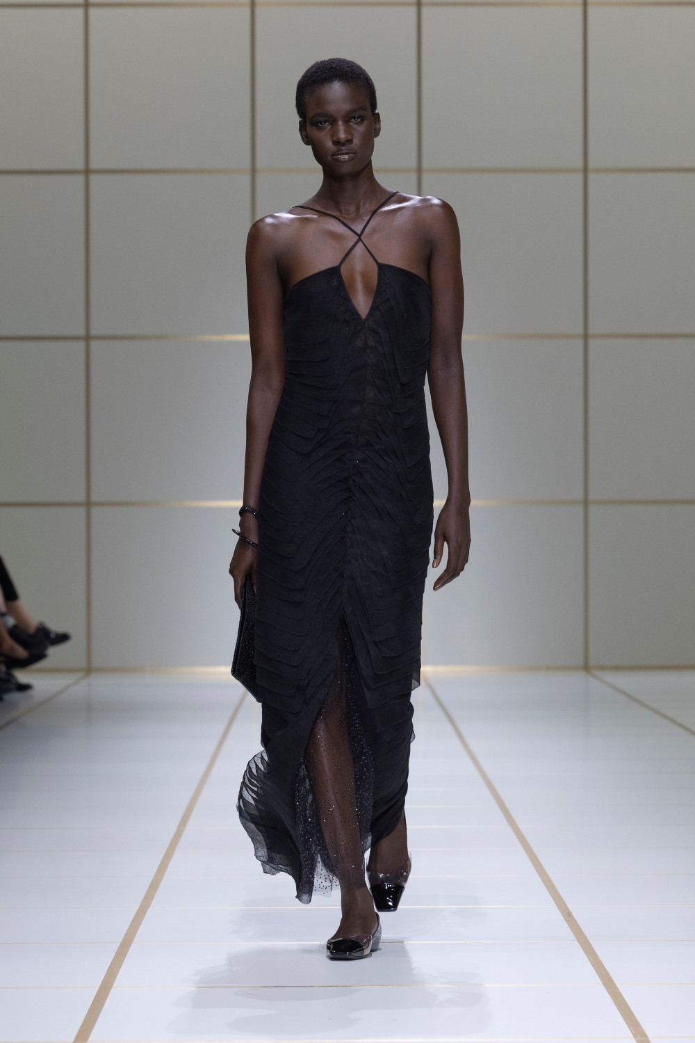 Giorgio Armani SS27: cuando el algodón se viste de noche
