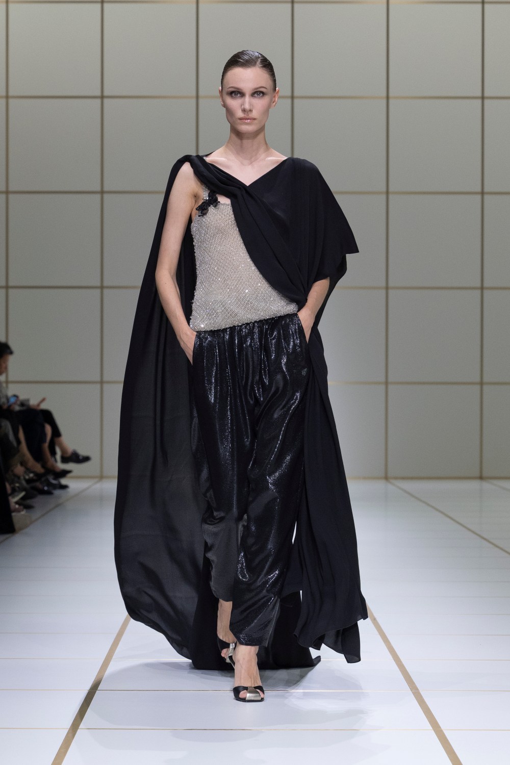 Giorgio Armani SS27: cuando el algodón se viste de noche