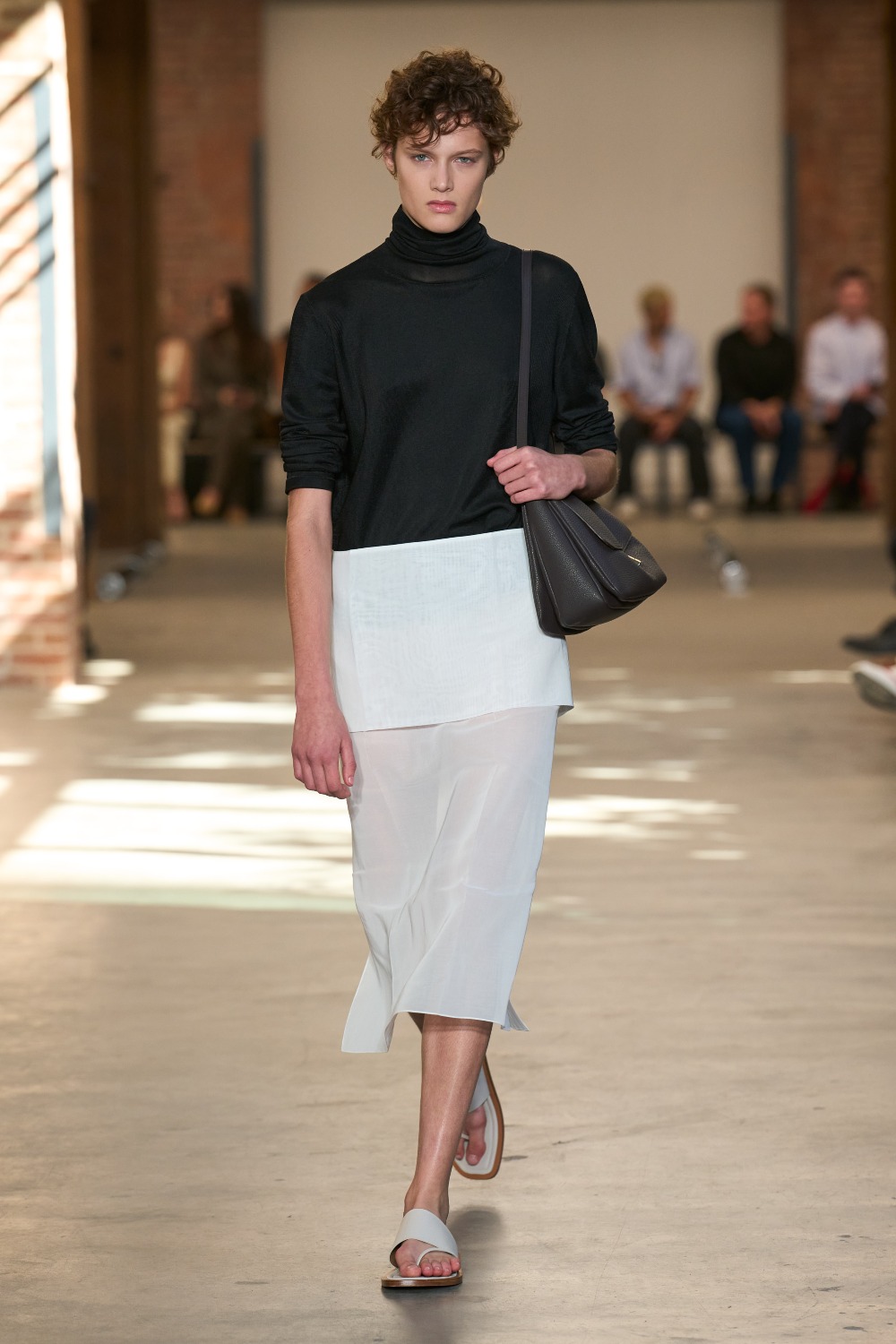 Calvin Klein Primavera 2027: desviste el minimalismo puro