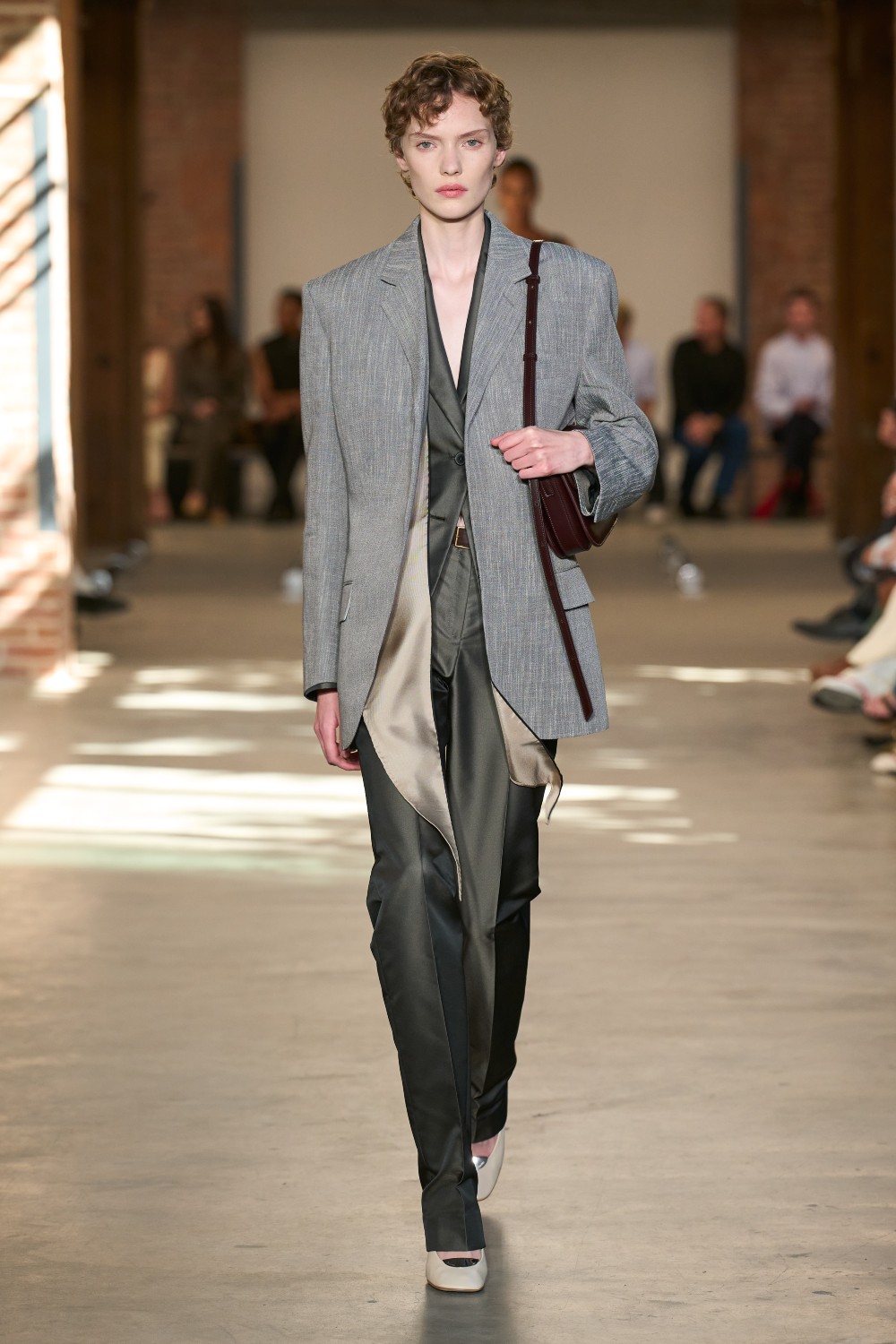 Calvin Klein Primavera 2027: desviste el minimalismo puro