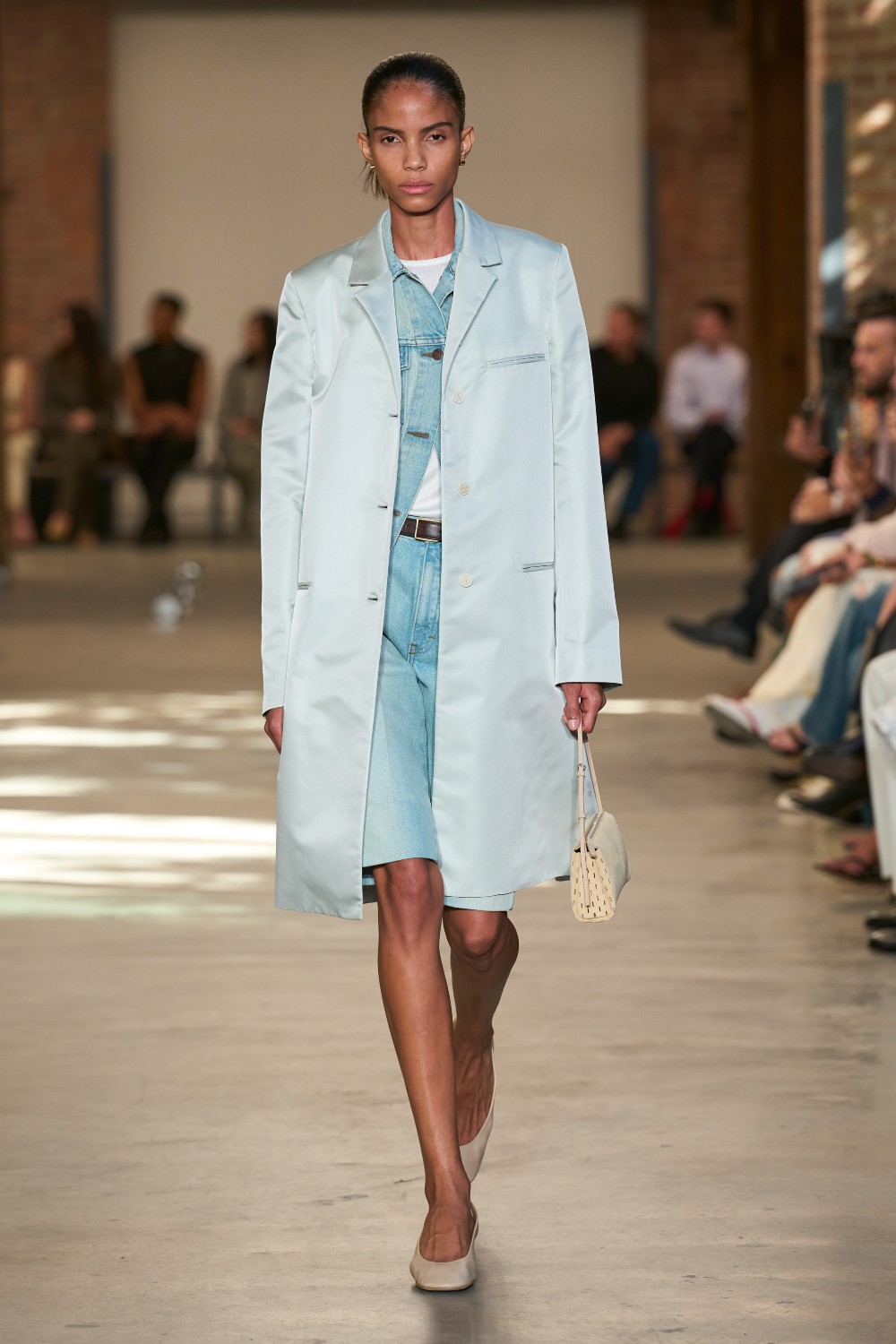 Calvin Klein Primavera 2027: desviste el minimalismo puro