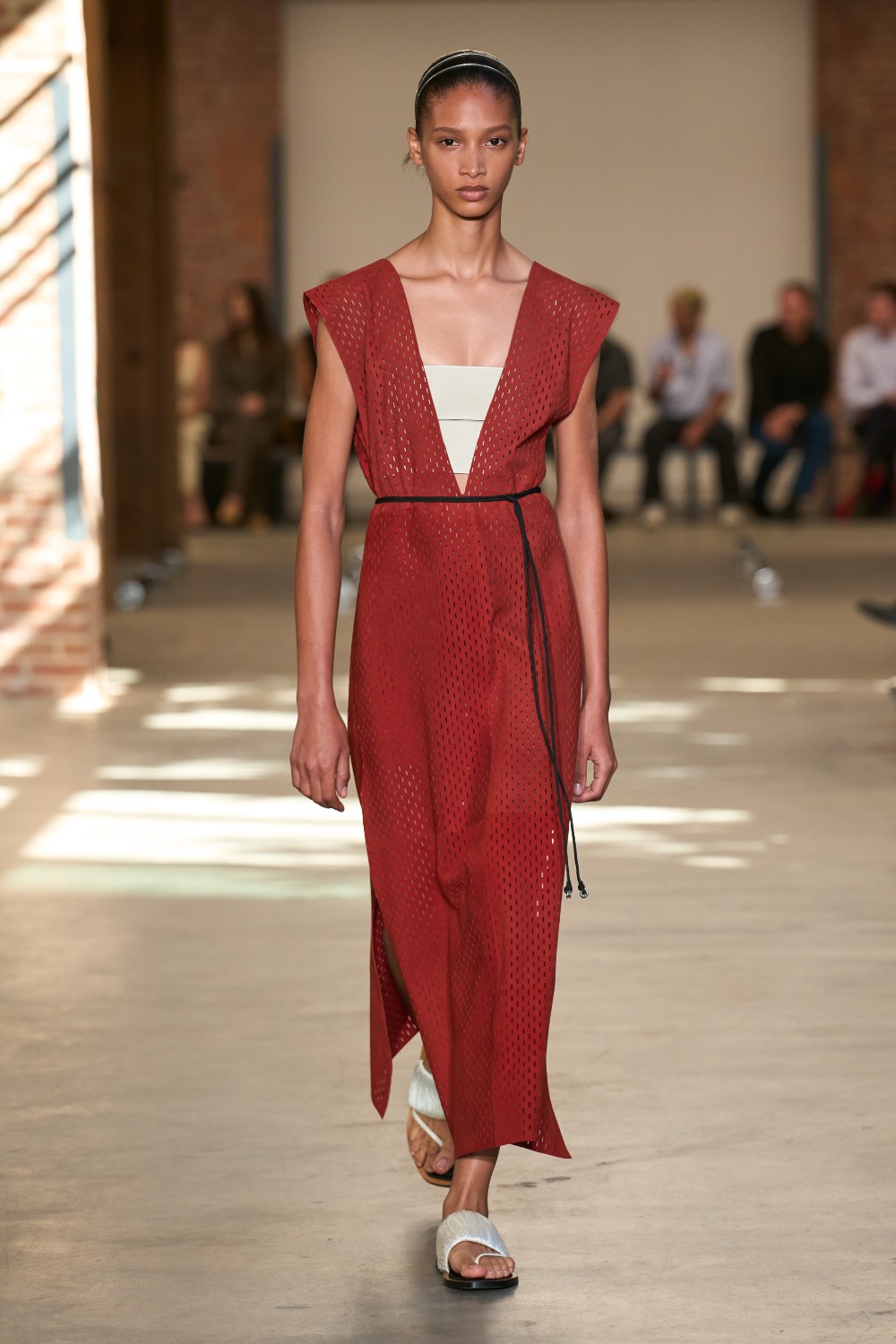 Calvin Klein Primavera 2027: desviste el minimalismo puro