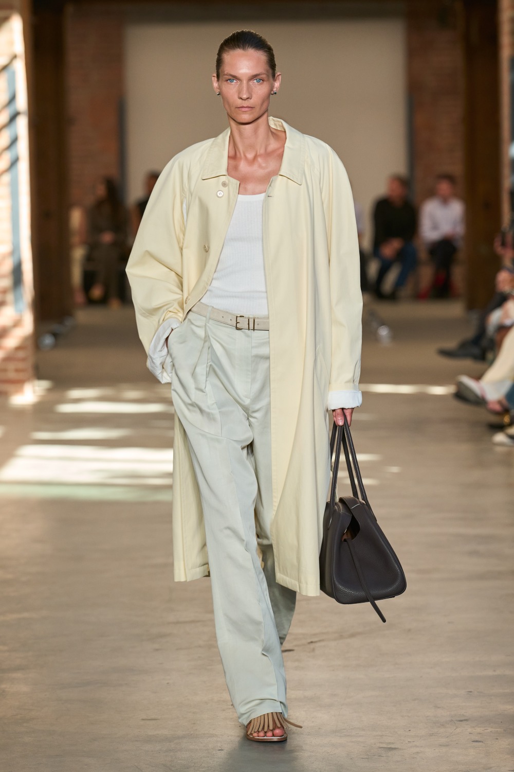 Calvin Klein Primavera 2027: desviste el minimalismo puro