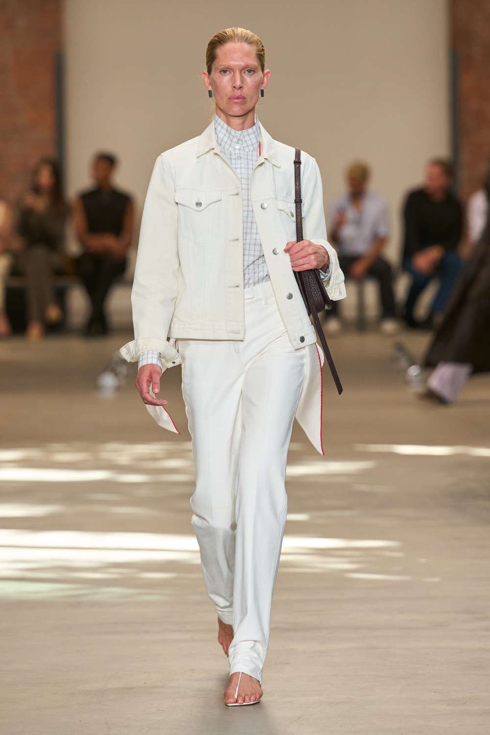 Calvin Klein Primavera 2027: desviste el minimalismo puro