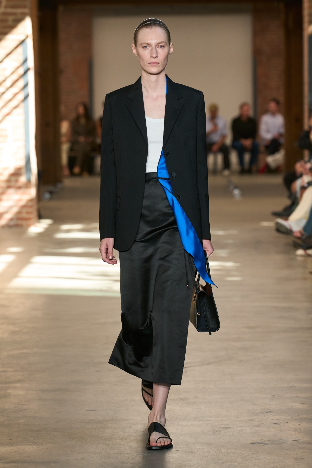 Calvin Klein Primavera 2027: desviste el minimalismo puro