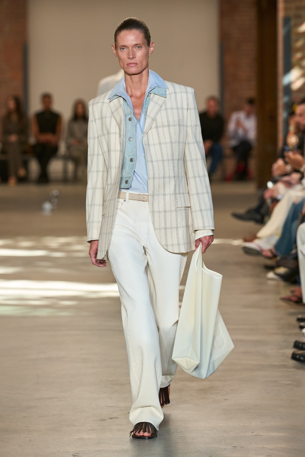 Calvin Klein Primavera 2027: desviste el minimalismo puro
