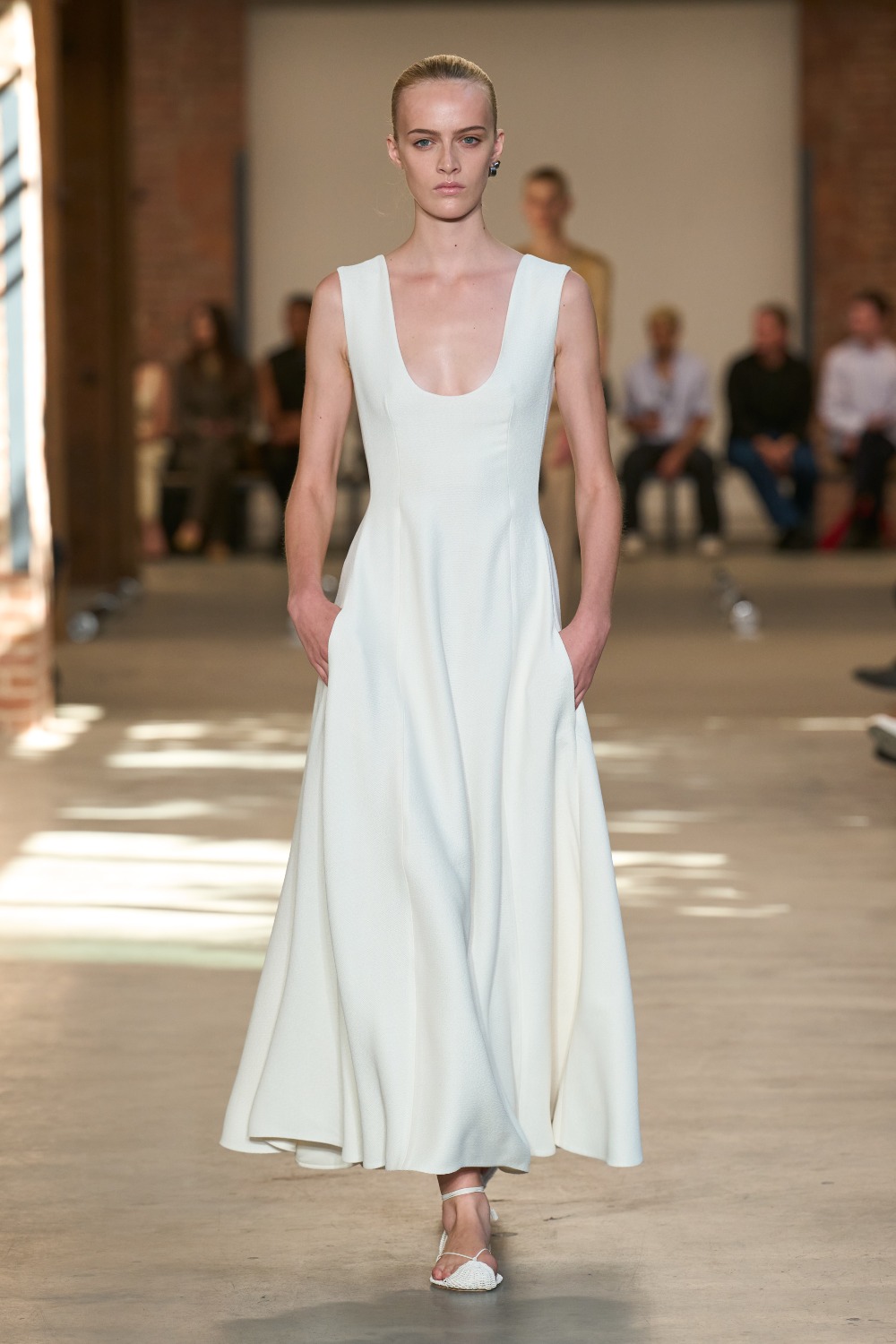 Calvin Klein Primavera 2027: desviste el minimalismo puro
