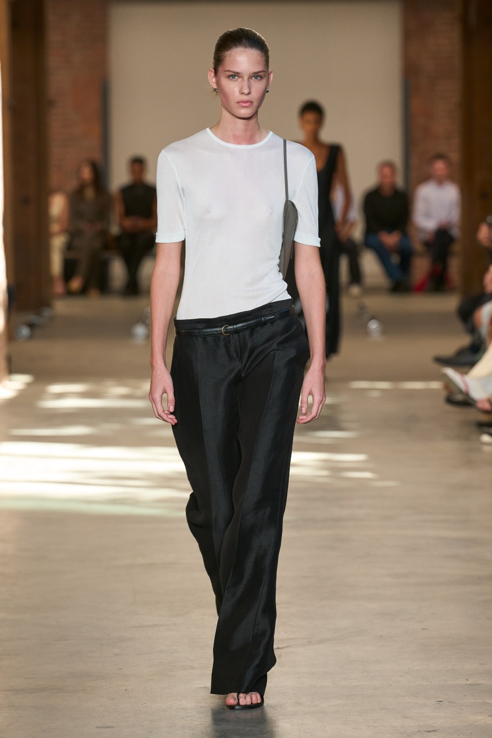 Calvin Klein Primavera 2027: desviste el minimalismo puro