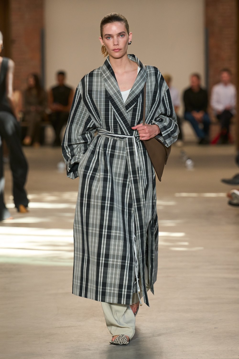 Calvin Klein Primavera 2027: desviste el minimalismo puro