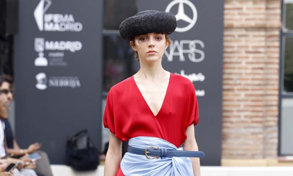 Moisés Nieto dibuja a su mujer andaluza en MBFW Madrid