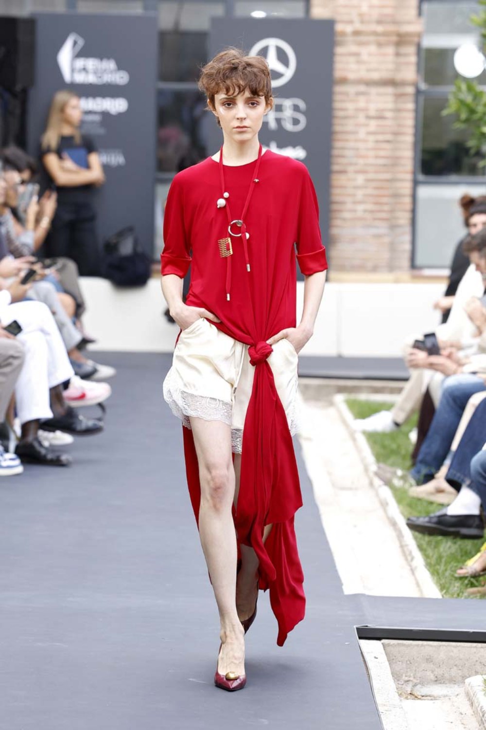 Moisés Nieto dibuja a su mujer andaluza en MBFW Madrid
