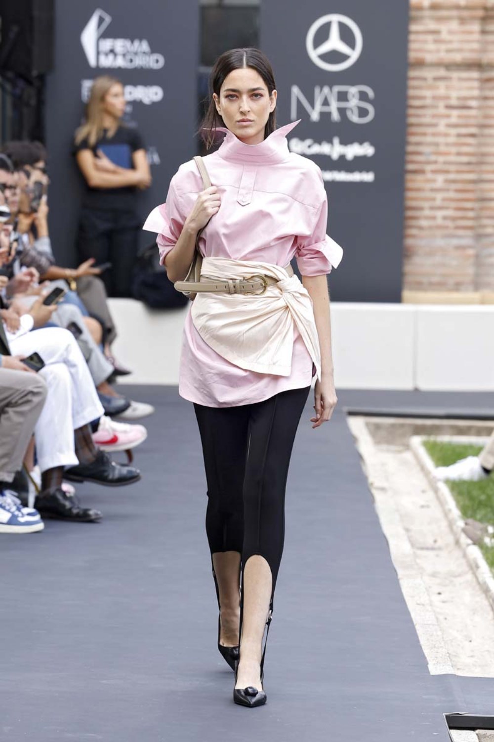 Moisés Nieto dibuja a su mujer andaluza en MBFW Madrid