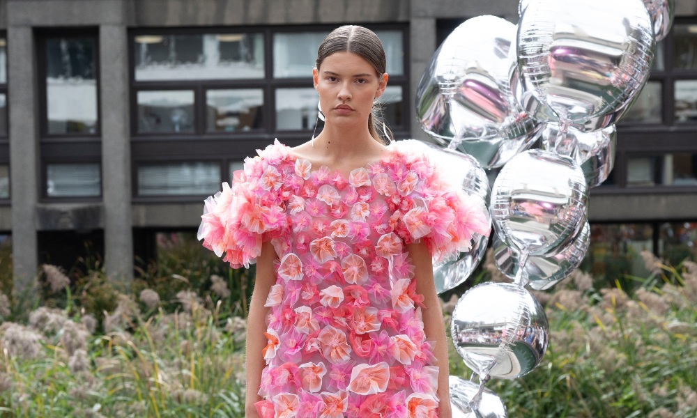 Susan Fang SS27: convierte la ilusión del amor en organza