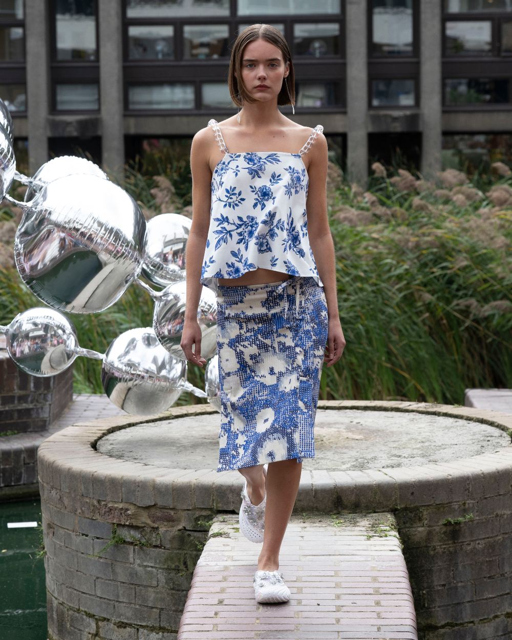 Susan Fang SS27: convierte la ilusión del amor en organza