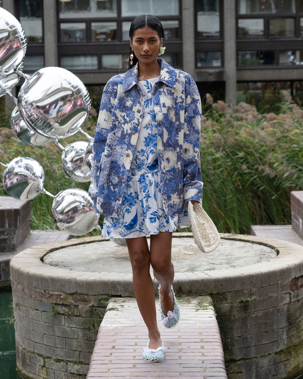 Susan Fang SS27: convierte la ilusión del amor en organza