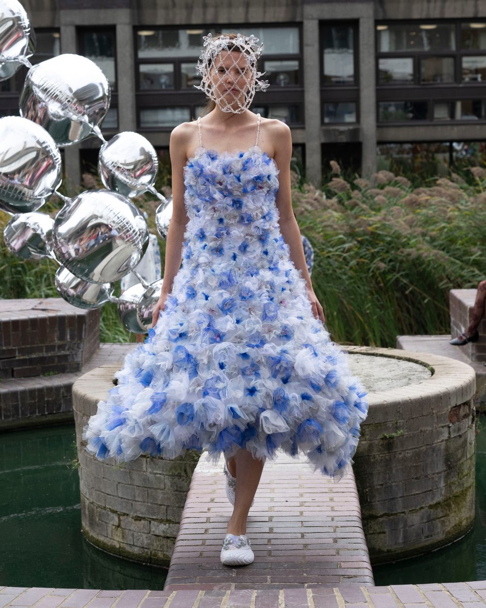 Susan Fang SS27: convierte la ilusión del amor en organza