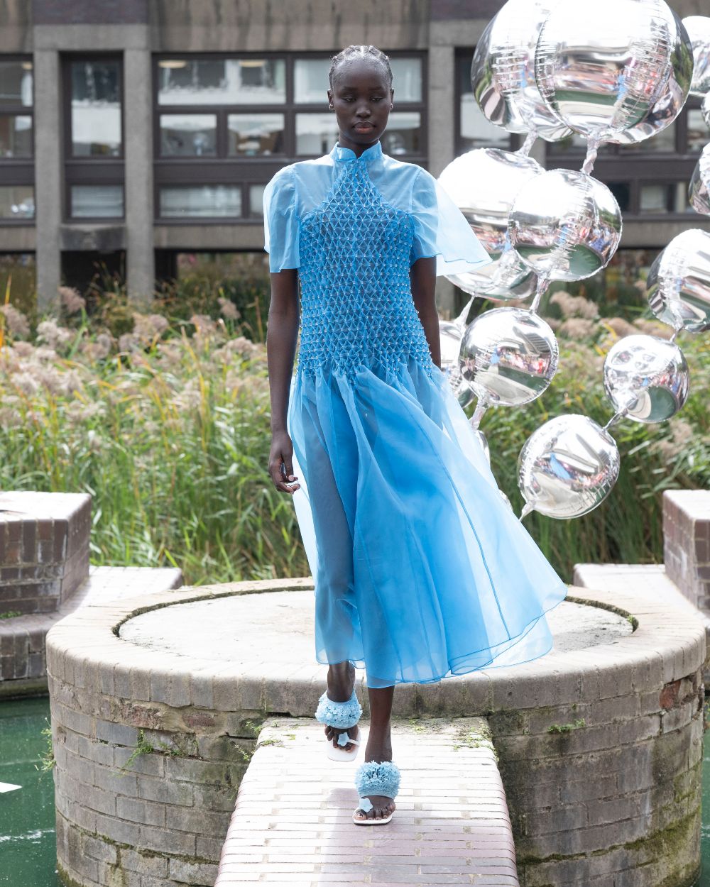 Susan Fang SS27: convierte la ilusión del amor en organza