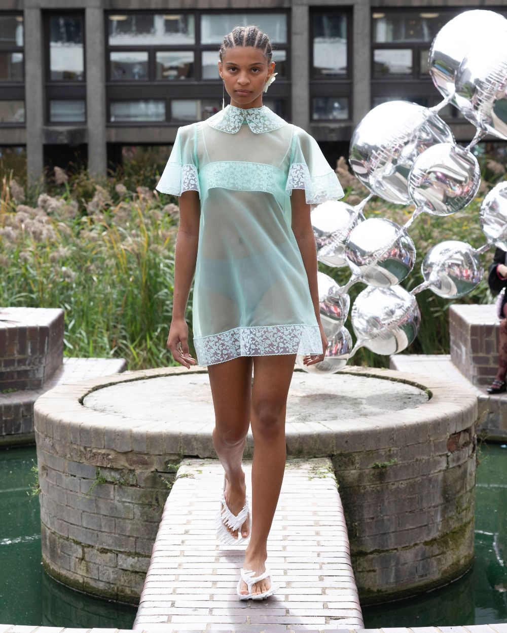Susan Fang SS27: convierte la ilusión del amor en organza