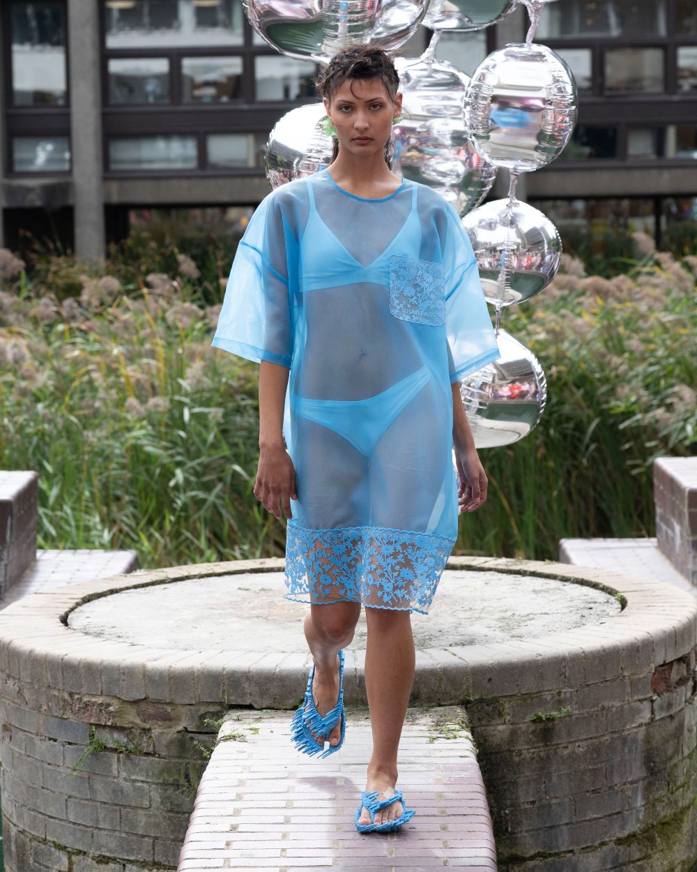 Susan Fang SS27: convierte la ilusión del amor en organza