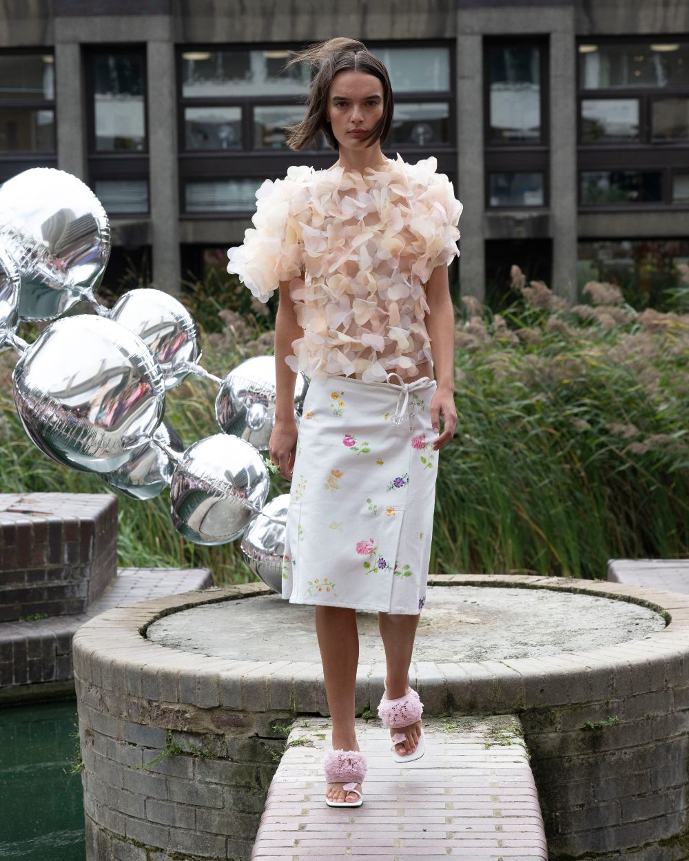 Susan Fang SS27: convierte la ilusión del amor en organza