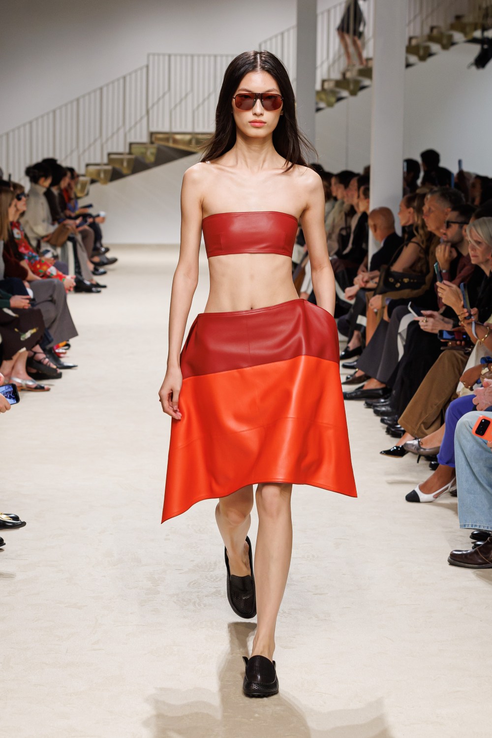 Tod’s SS27: cómo el cuero se aligera en el diseño femenino