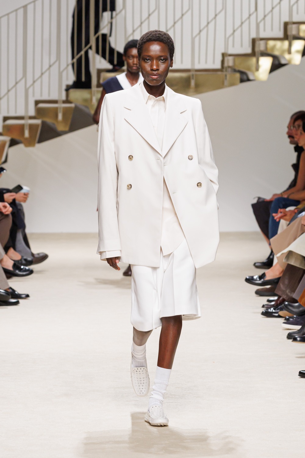 Tod’s SS27: cómo el cuero se aligera en el diseño femenino