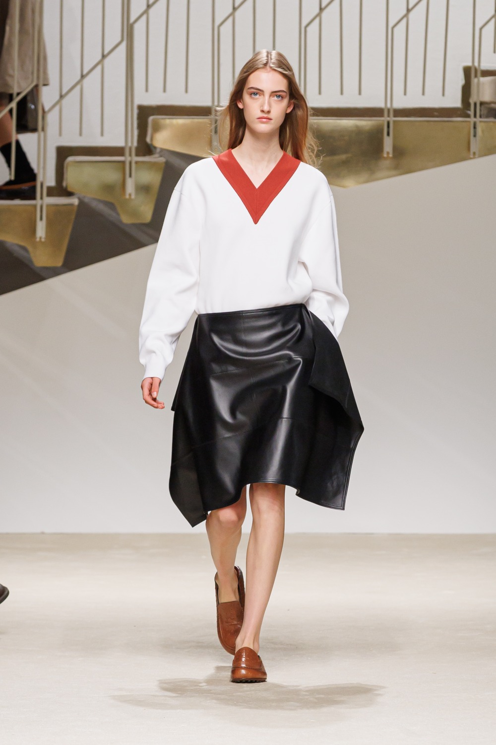 Tod’s SS27: cómo el cuero se aligera en el diseño femenino