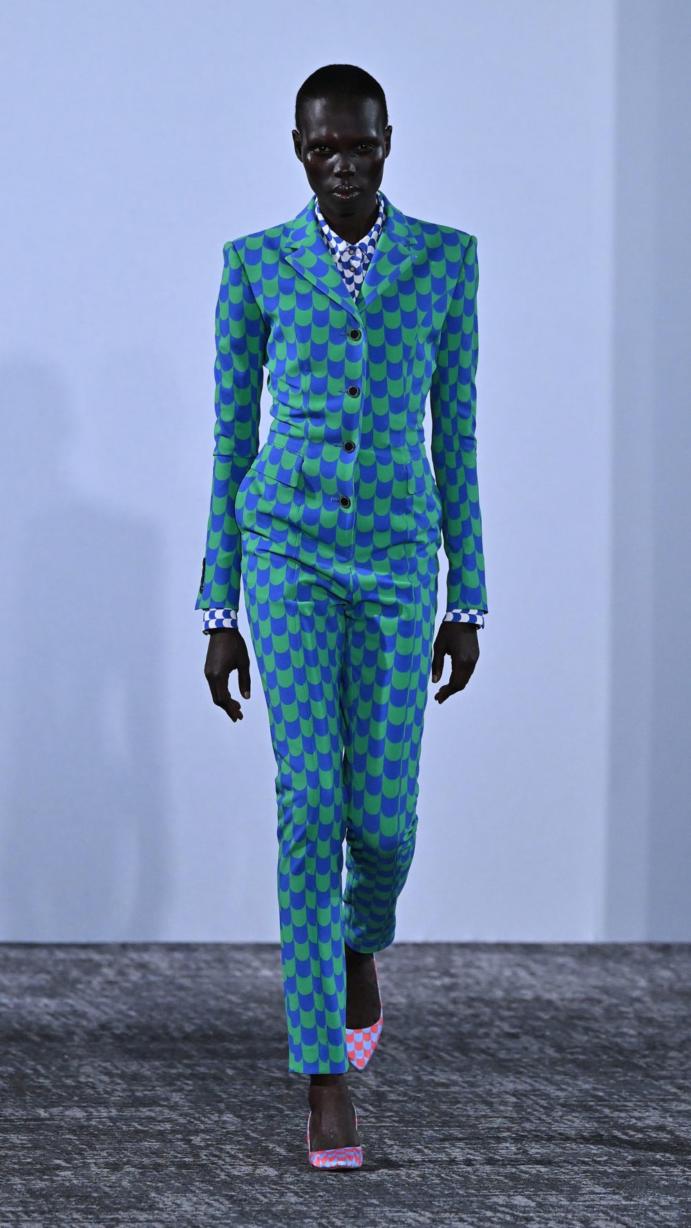 Anrealage SS27: la piel digital hecha de escamas de color