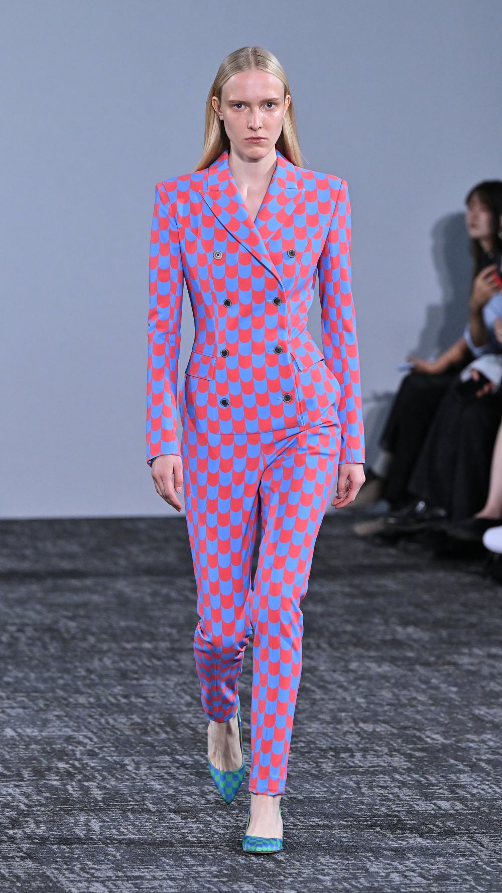 Anrealage SS27: la piel digital hecha de escamas de color