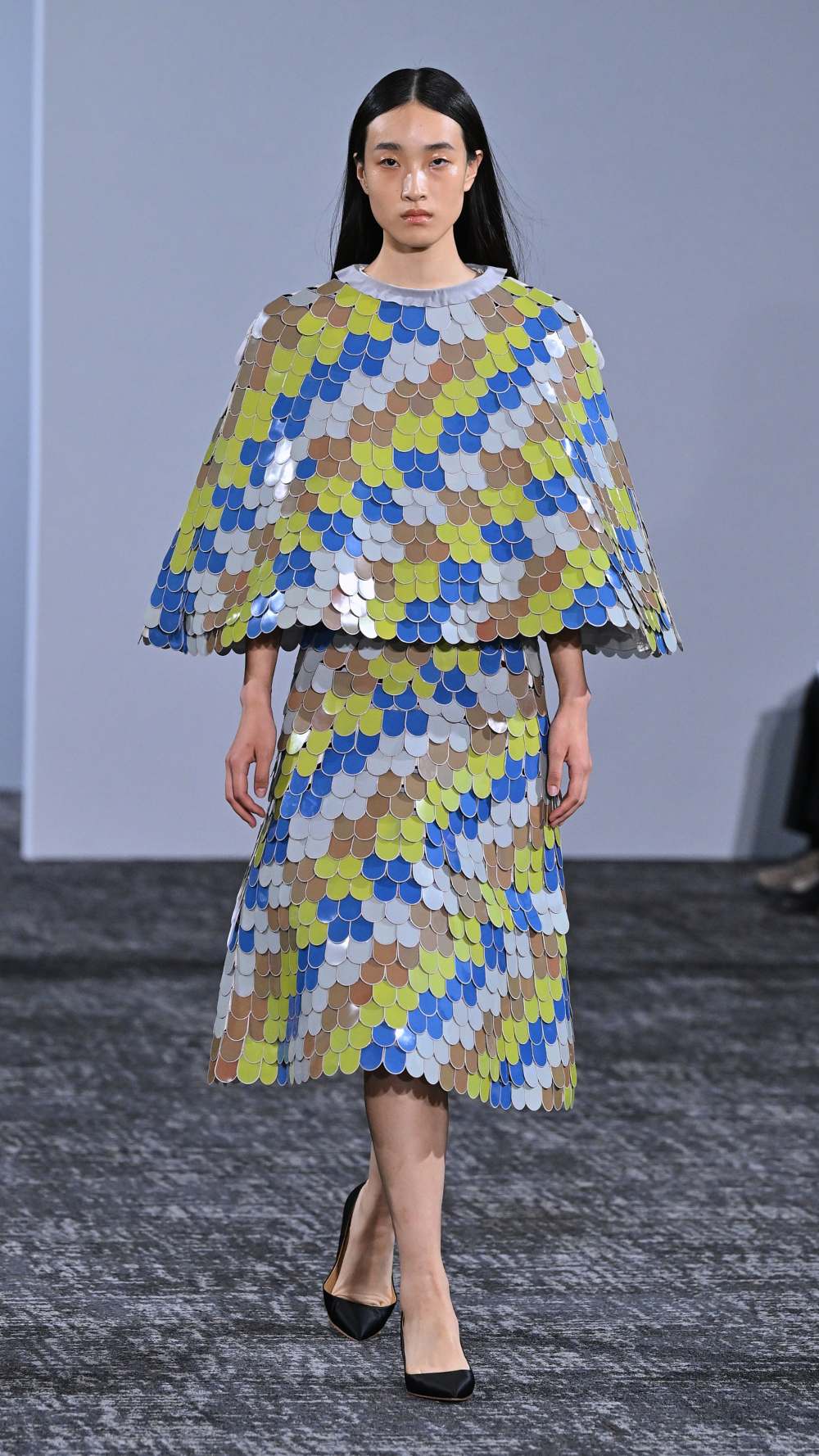 Anrealage SS27: la piel digital hecha de escamas de color