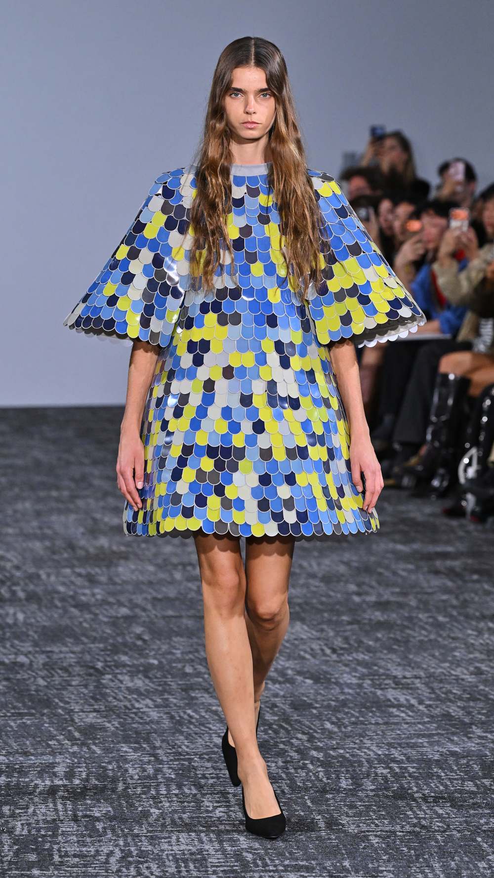 Anrealage SS27: la piel digital hecha de escamas de color