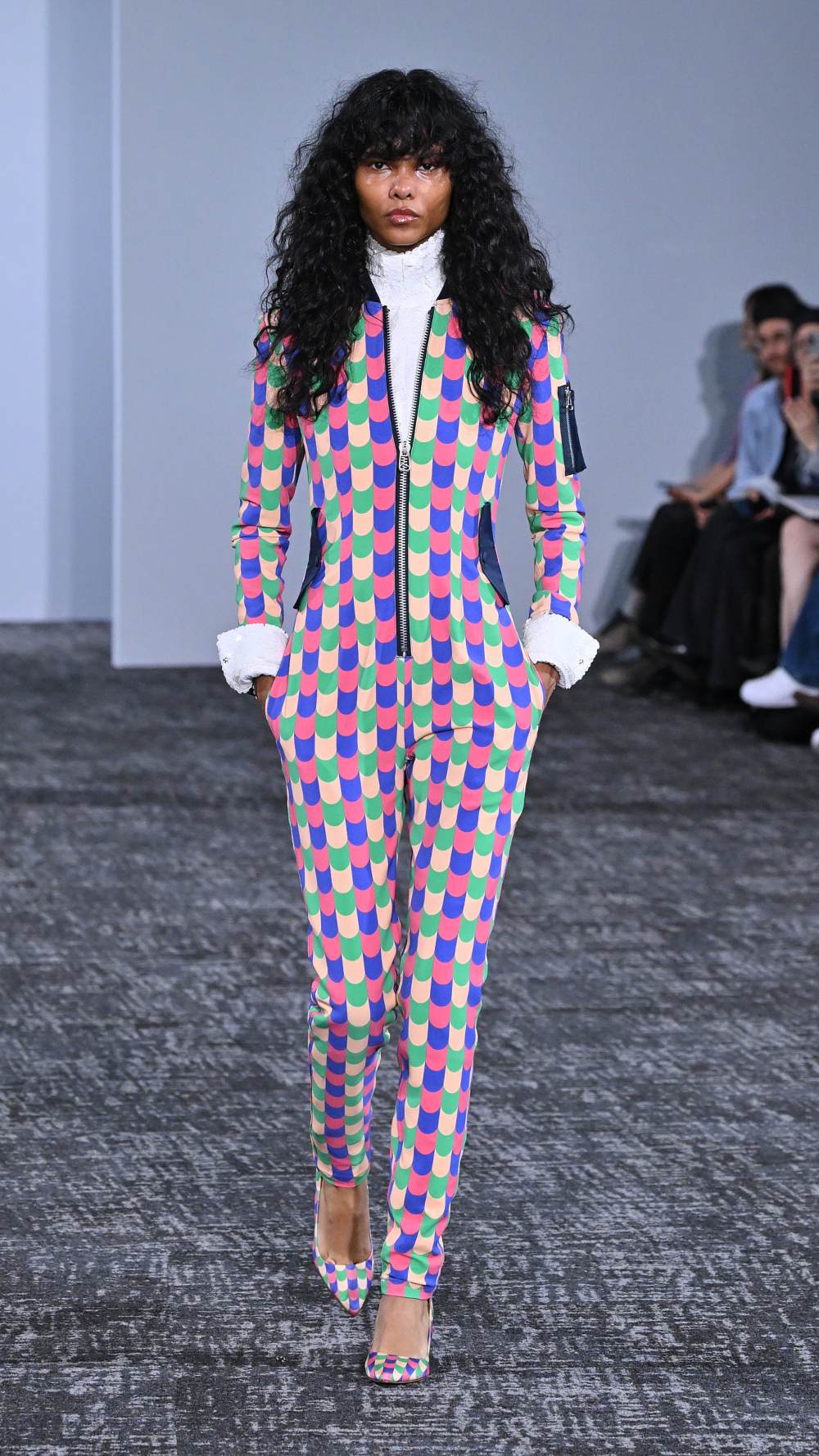 Anrealage SS27: la piel digital hecha de escamas de color