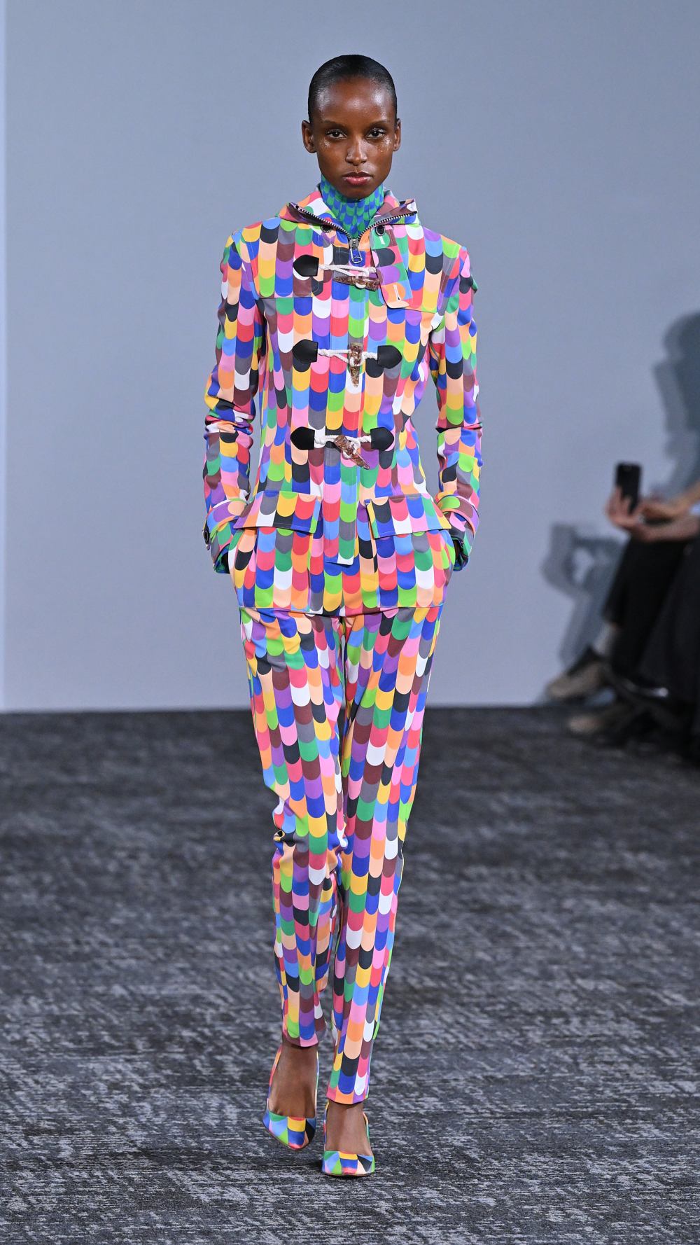 Anrealage SS27: la piel digital hecha de escamas de color