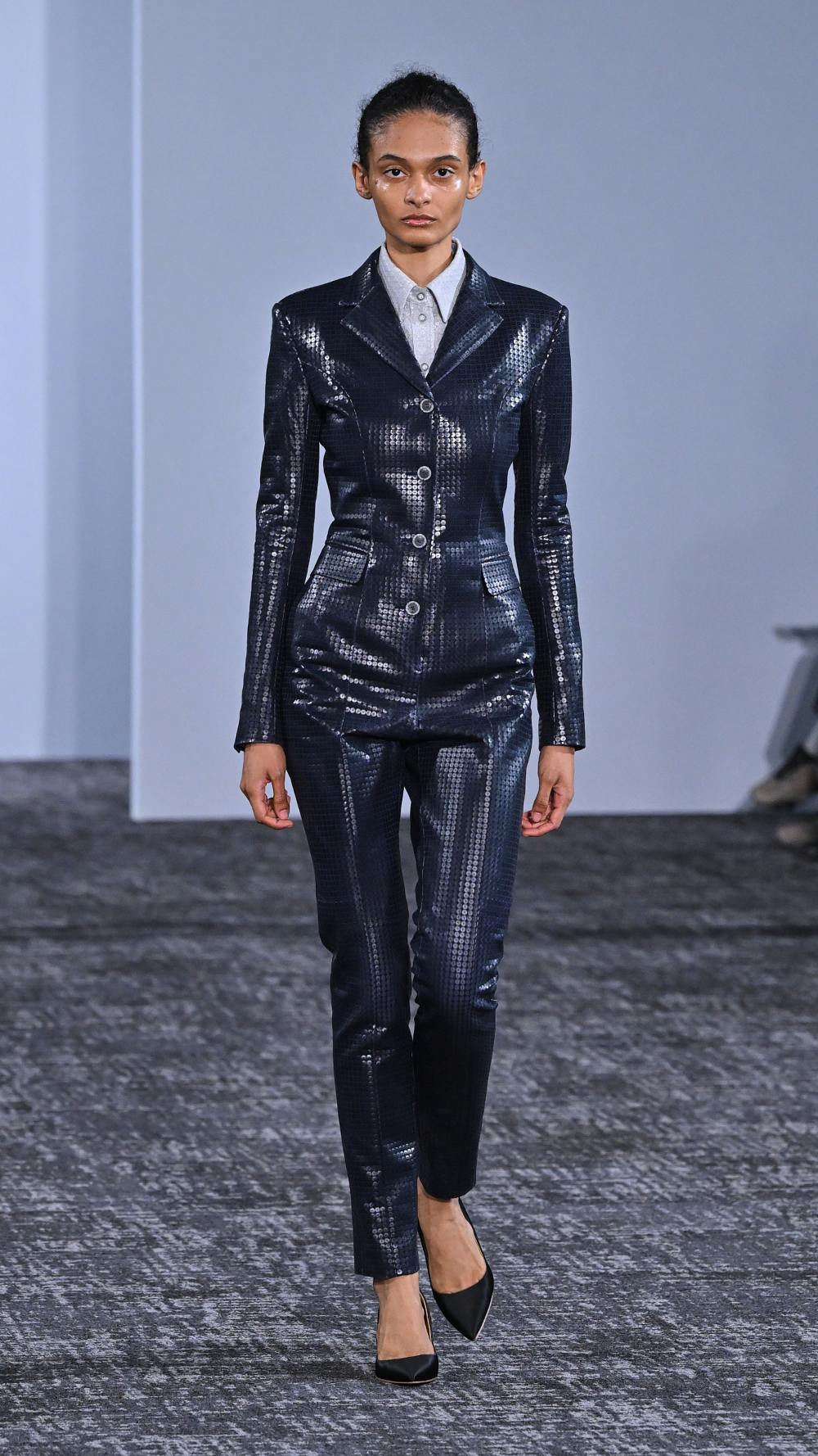 Anrealage SS27: la piel digital hecha de escamas de color