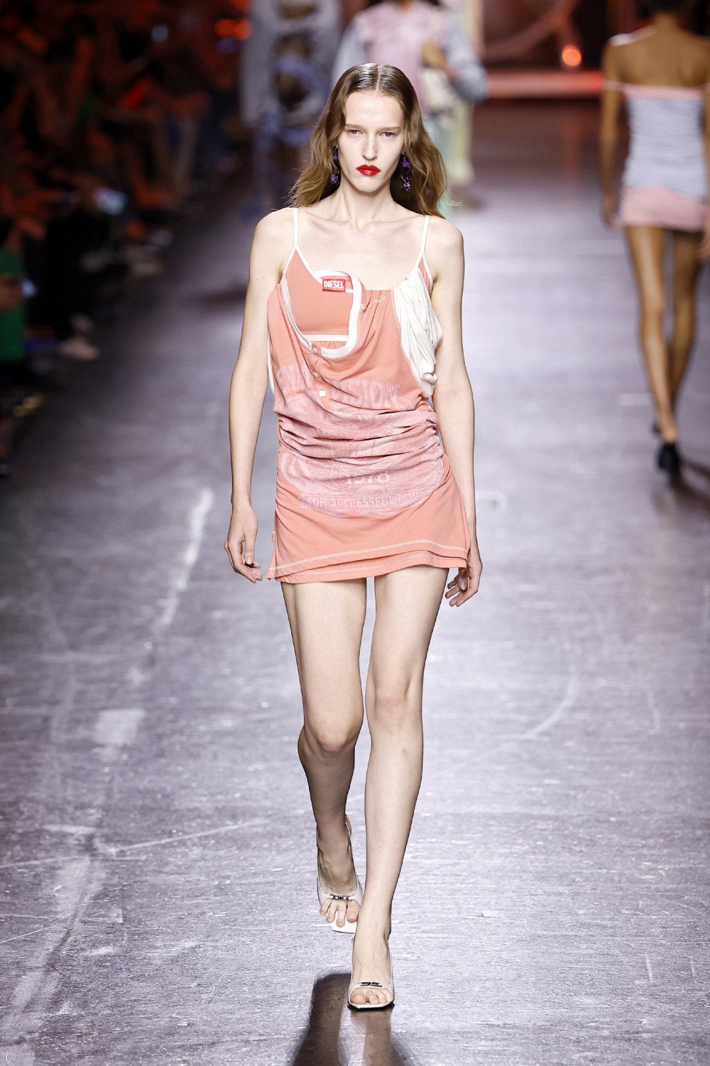 Glenn Martens se despide de Diesel con su colección SS27