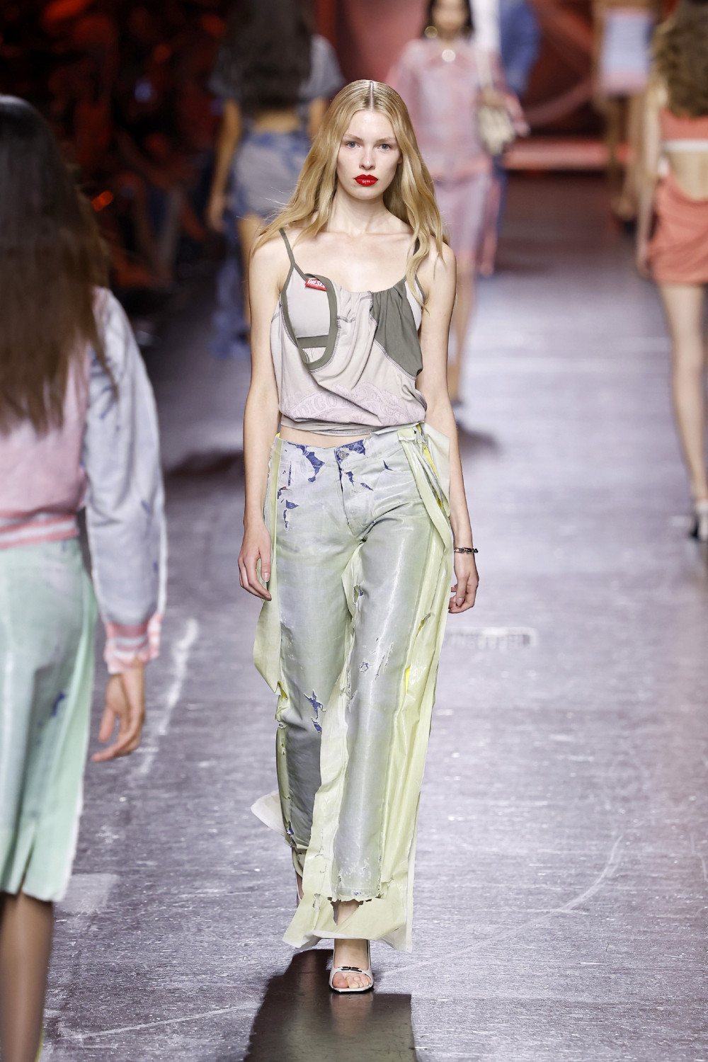 Glenn Martens se despide de Diesel con su colección SS27