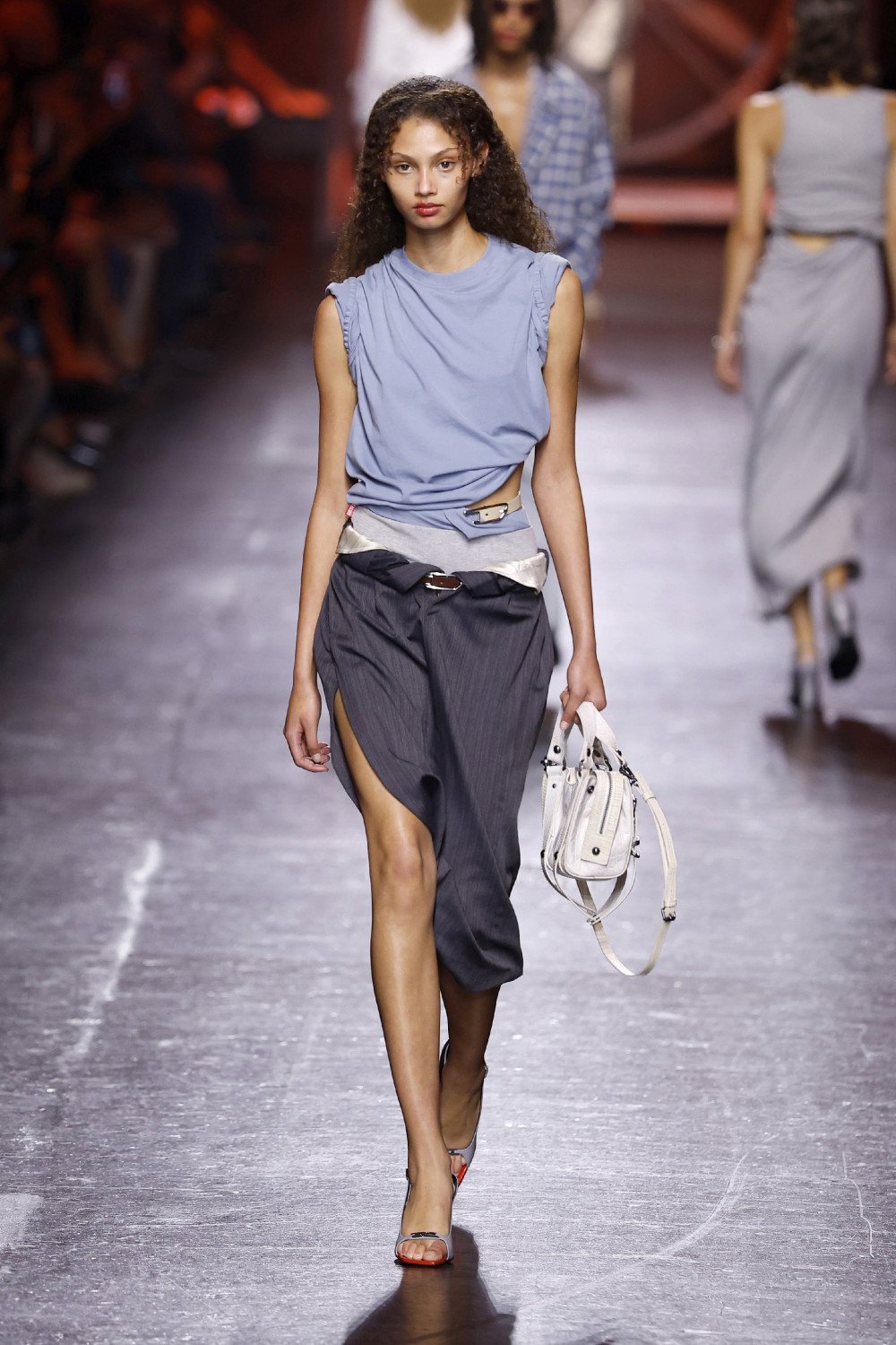 Glenn Martens se despide de Diesel con su colección SS27