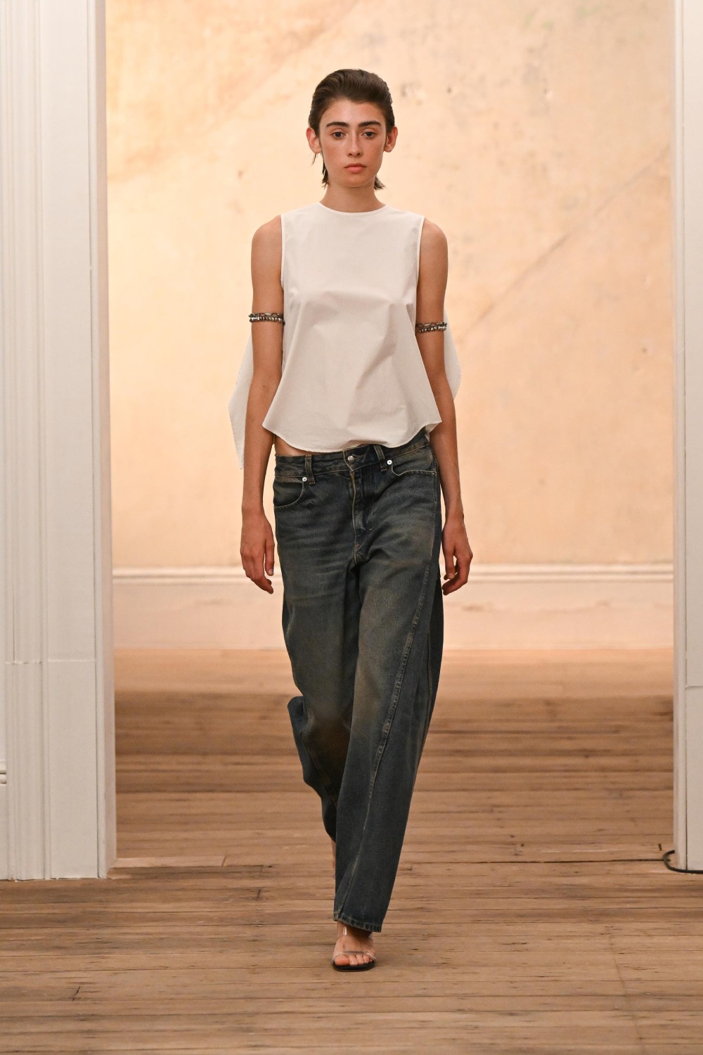 Eckhaus Latta aligera y sensualiza su minimalismo para SS27