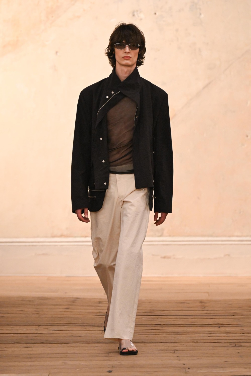 Eckhaus Latta aligera y sensualiza su minimalismo para SS27