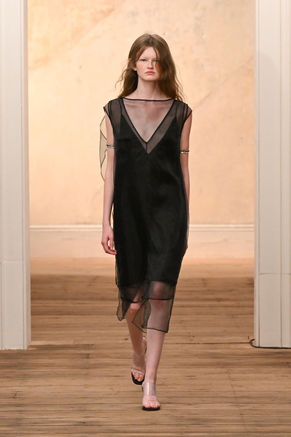 Eckhaus Latta aligera y sensualiza su minimalismo para SS27