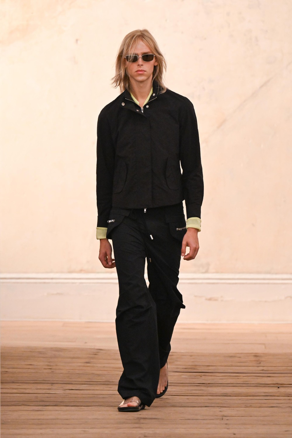 Eckhaus Latta aligera y sensualiza su minimalismo para SS27