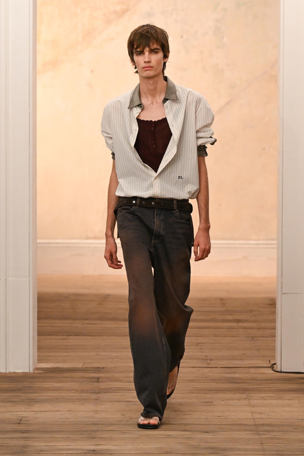 Eckhaus Latta aligera y sensualiza su minimalismo para SS27