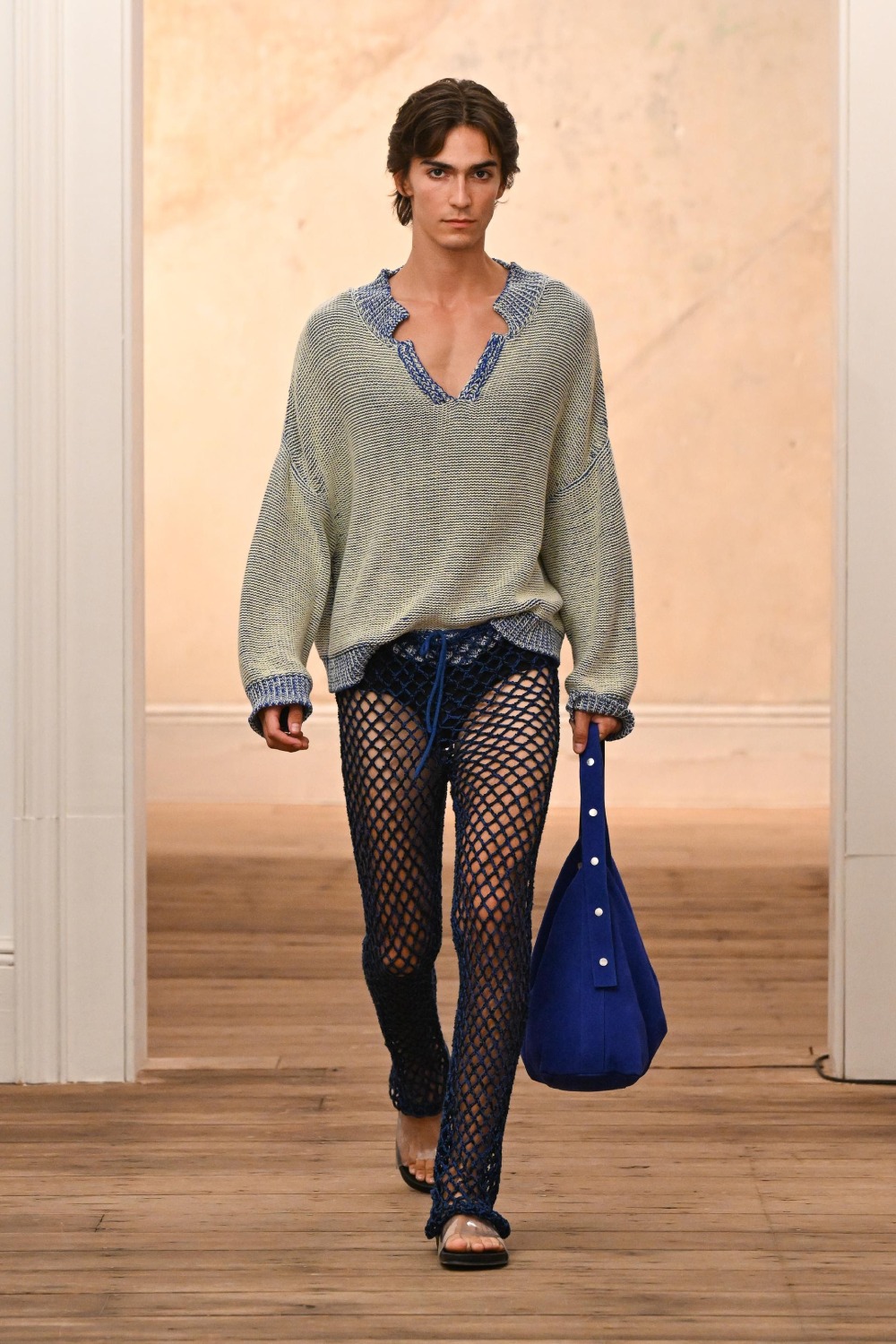 Eckhaus Latta aligera y sensualiza su minimalismo para SS27
