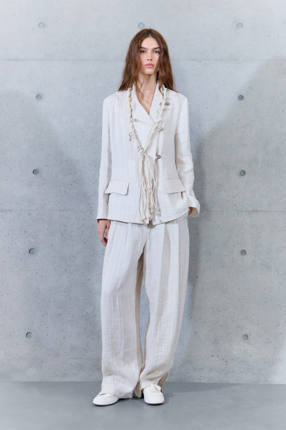Emporio Armani SS27 estudia el paso del tiempo en la ropa