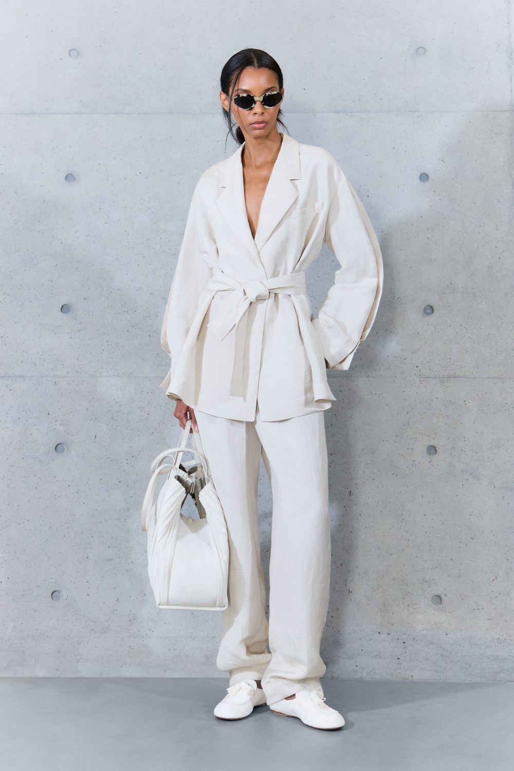 Emporio Armani SS27 estudia el paso del tiempo en la ropa