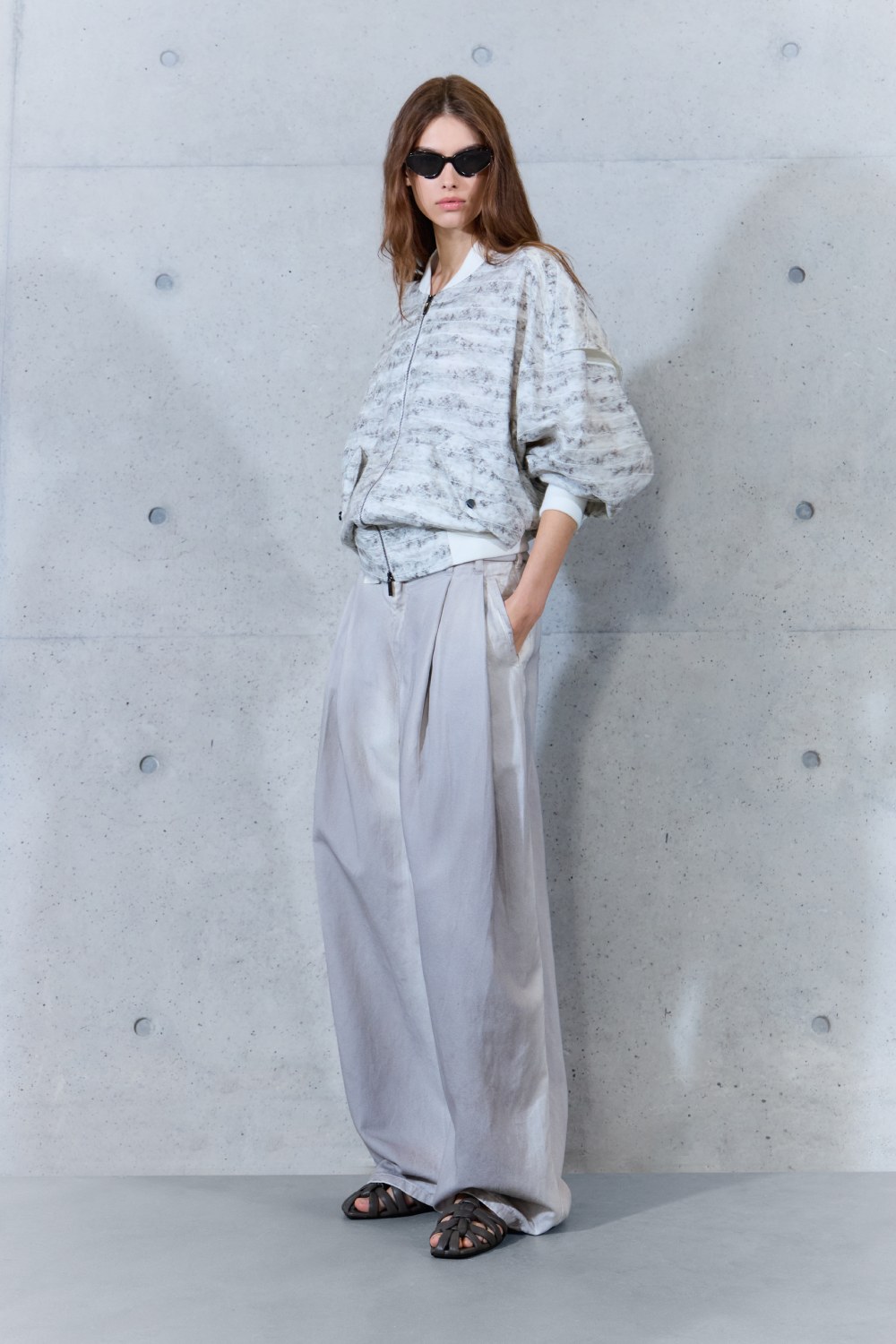 Emporio Armani SS27 estudia el paso del tiempo en la ropa