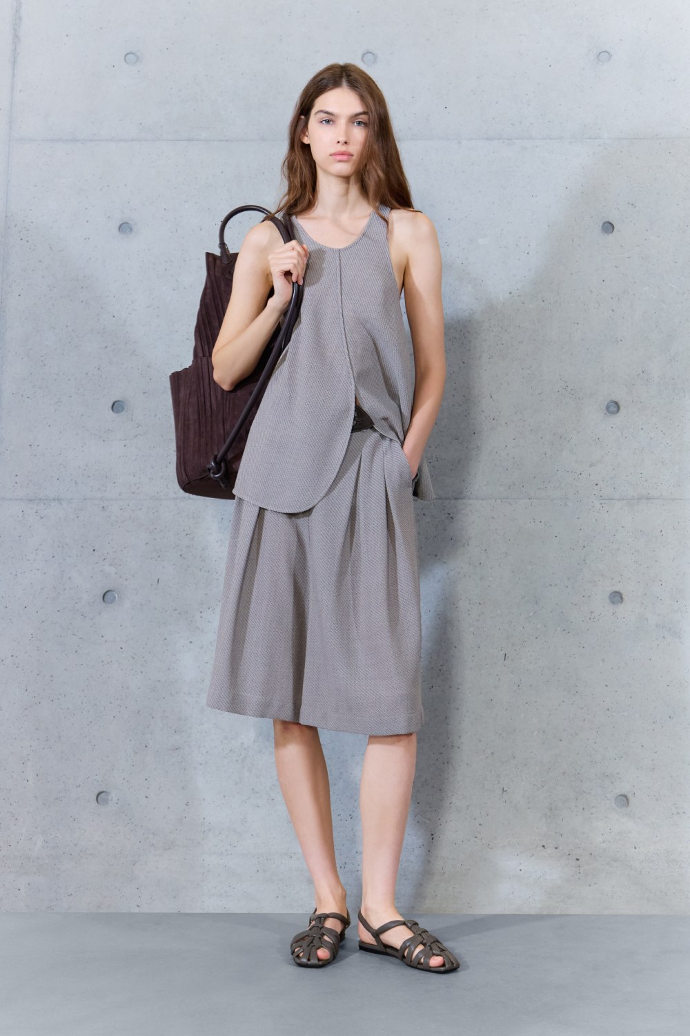 Emporio Armani SS27 estudia el paso del tiempo en la ropa