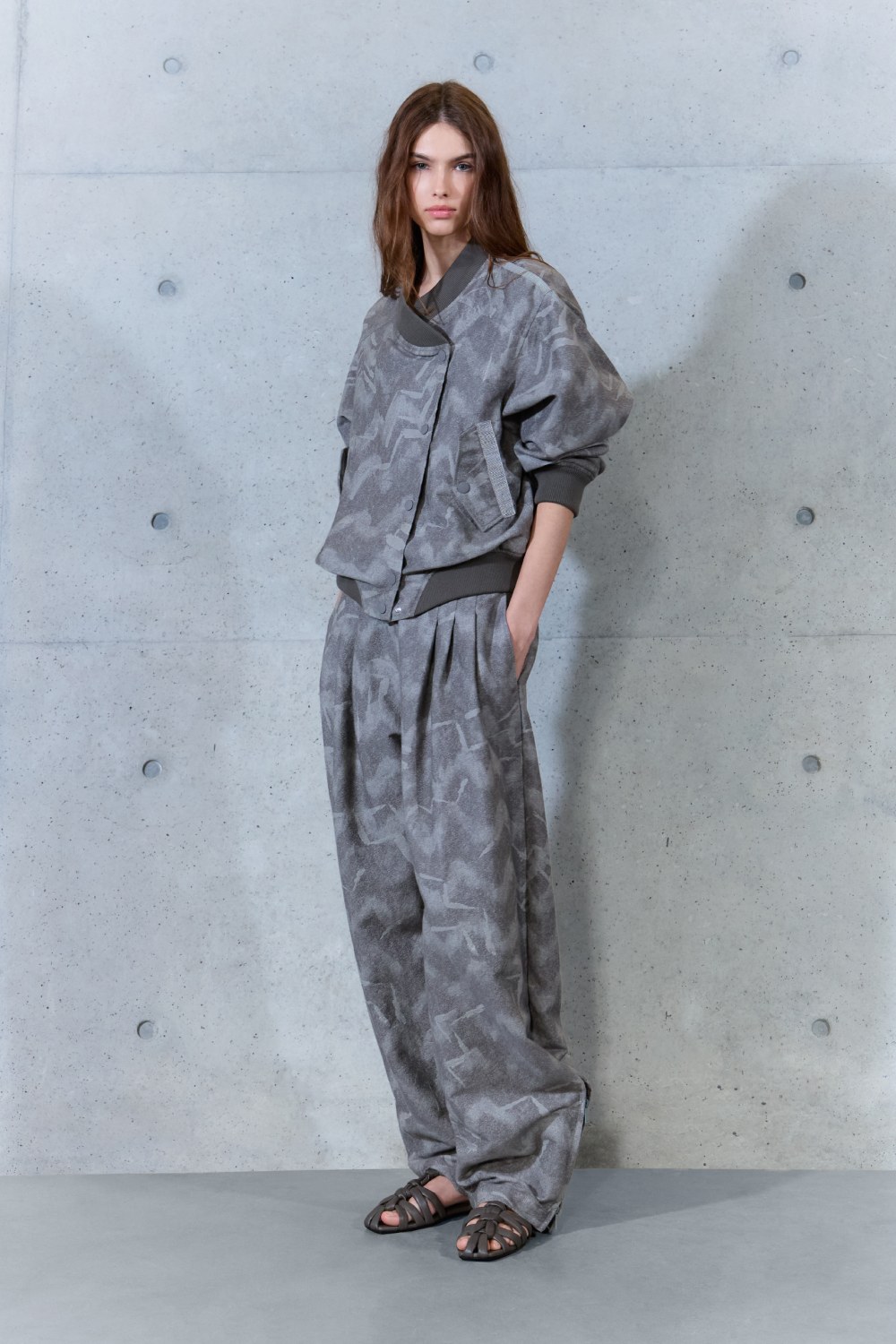 Emporio Armani SS27 estudia el paso del tiempo en la ropa