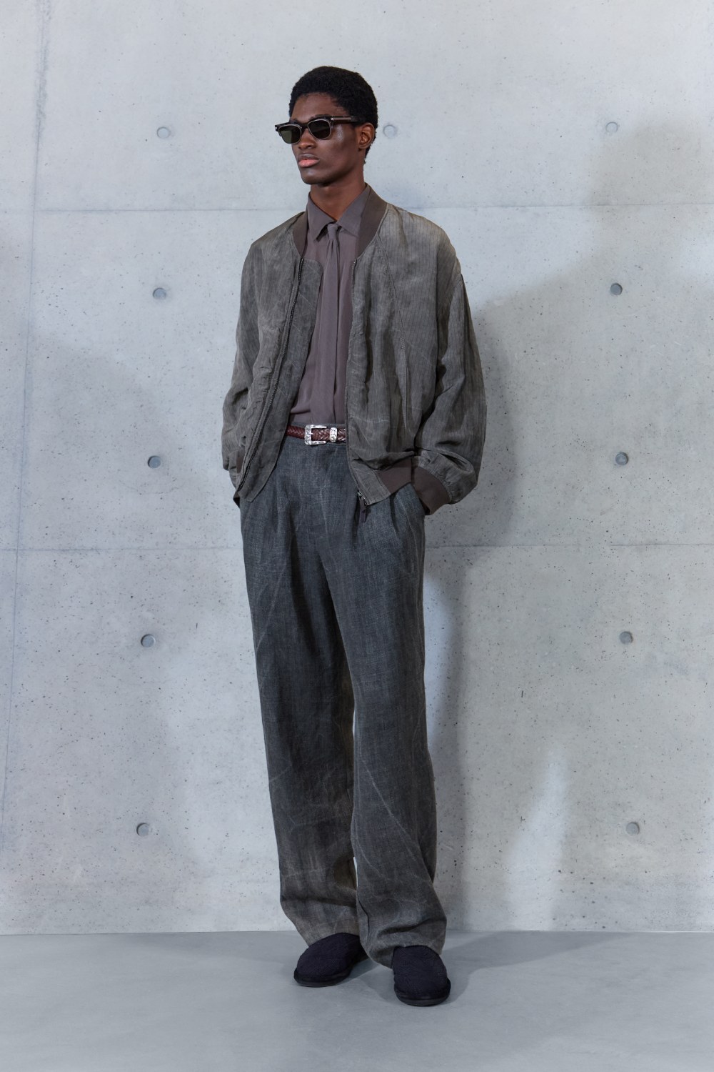 Emporio Armani SS27 estudia el paso del tiempo en la ropa