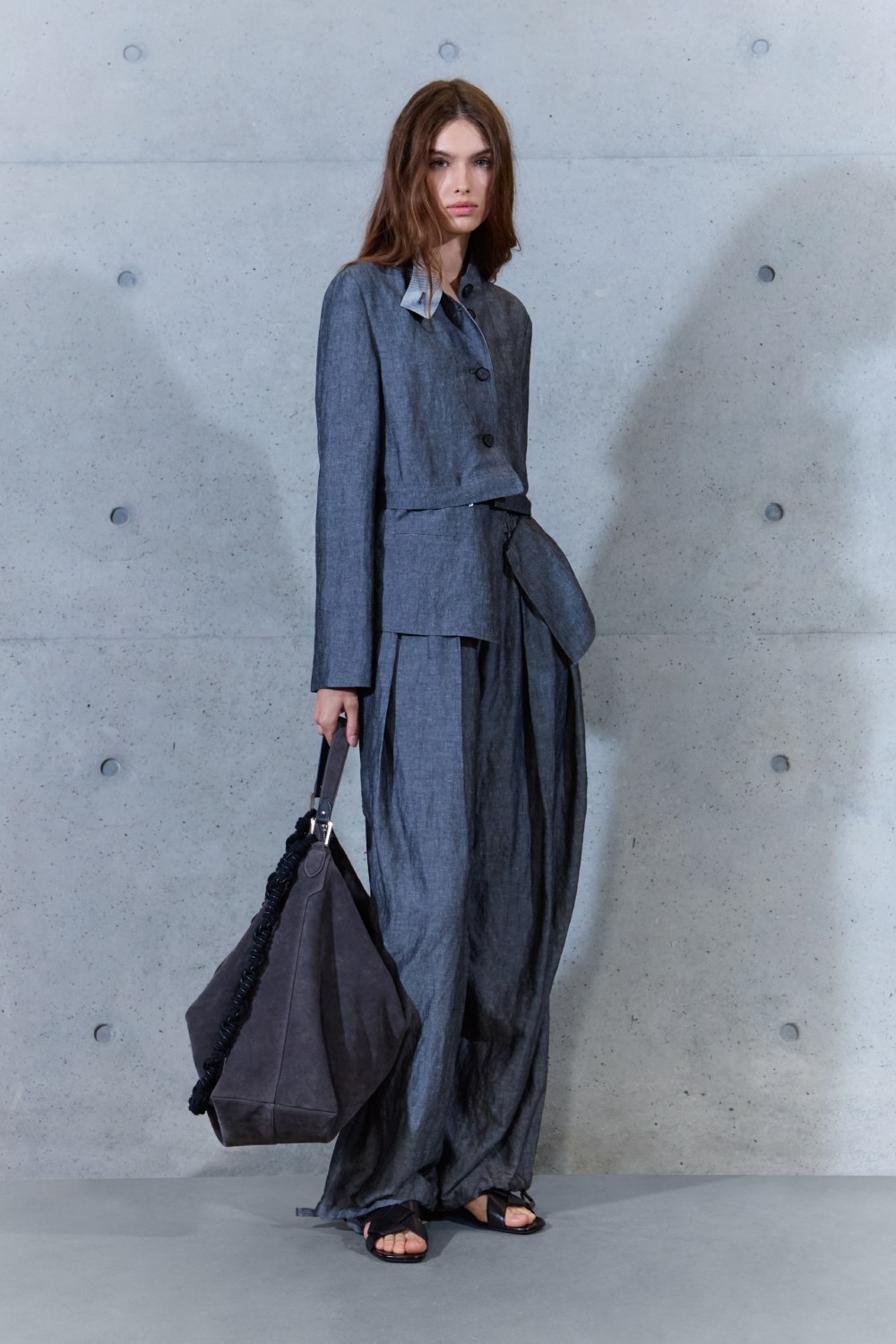 Emporio Armani SS27 estudia el paso del tiempo en la ropa